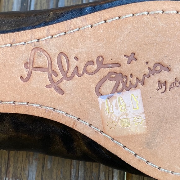 SOLD 🚫 Alice + Olivia Ballerina Flat Crystal Bow - Picture 4 of 7